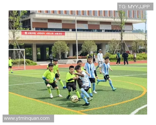 踢足球戴帽的乐趣与技巧分享让你在球场上更加出彩